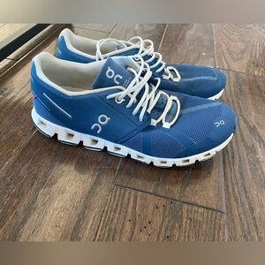 Women’s size 8 On Cloud Sneakers Blue